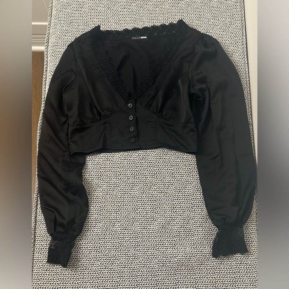 FASTIONNOVA black lace button top